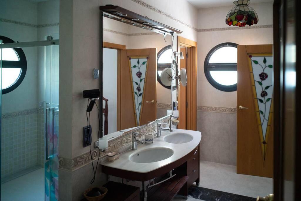 Beachside Villa In Puerto Marina, Benalmadena Luaran gambar